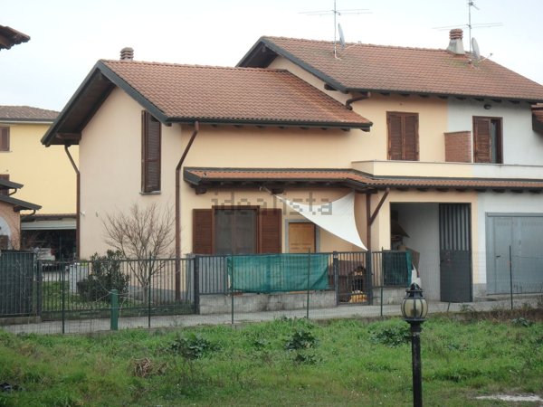 casa indipendente in vendita a Gambolò