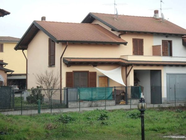 casa indipendente in vendita a Gambolò