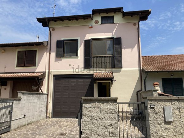 casa indipendente in vendita a Gambolò