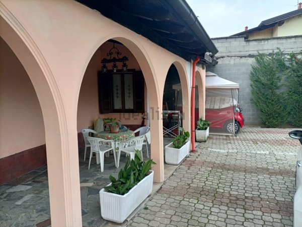 casa indipendente in vendita a Gambolò