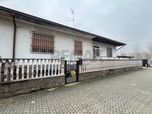 casa indipendente in vendita a Gambolò