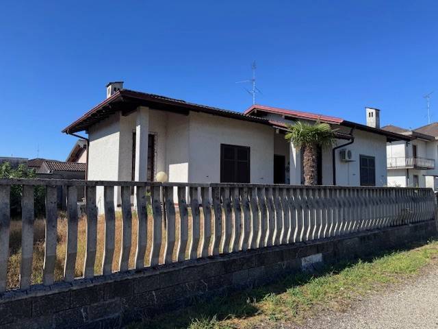 casa indipendente in vendita a Gambolò