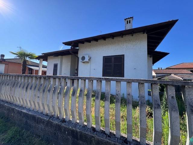 casa indipendente in vendita a Gambolò