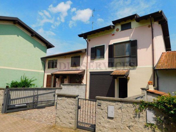 casa indipendente in vendita a Gambolò