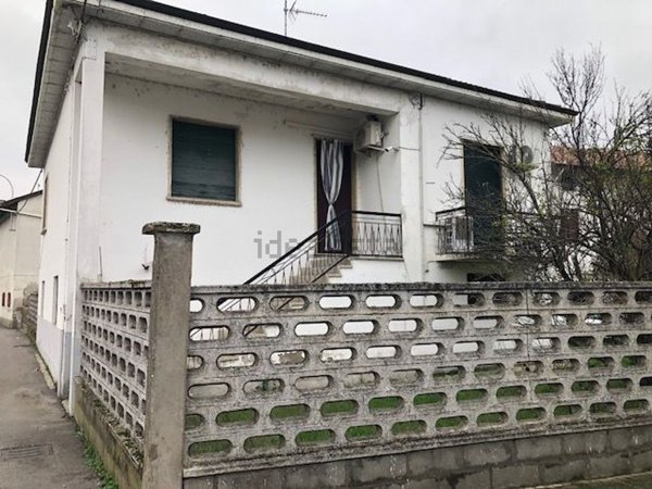 casa indipendente in vendita a Gambolò