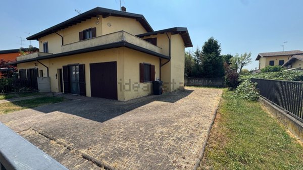 casa indipendente in vendita a Gambolò