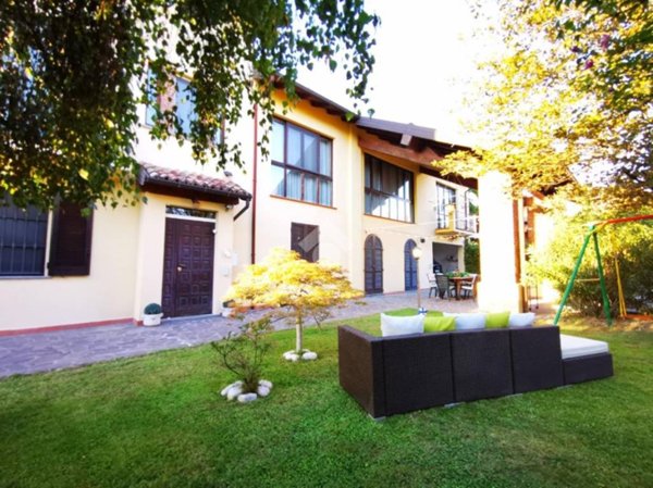 casa indipendente in vendita a Gambolò