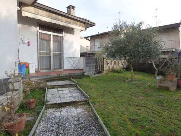 casa indipendente in vendita a Gambolò