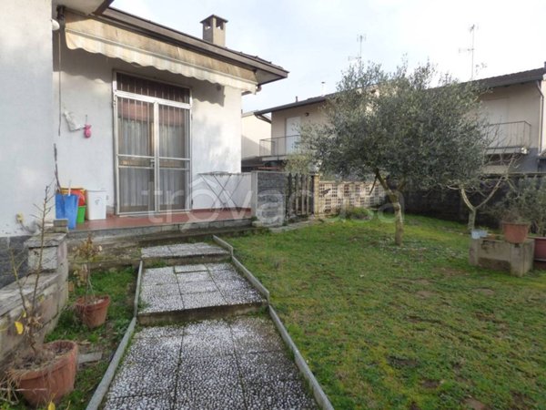 casa indipendente in vendita a Gambolò