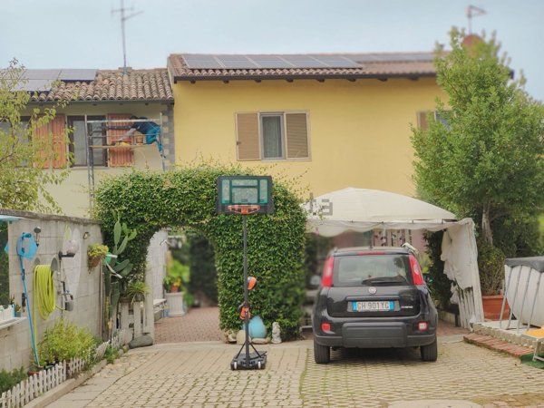 casa indipendente in vendita a Gambolò in zona Remondò