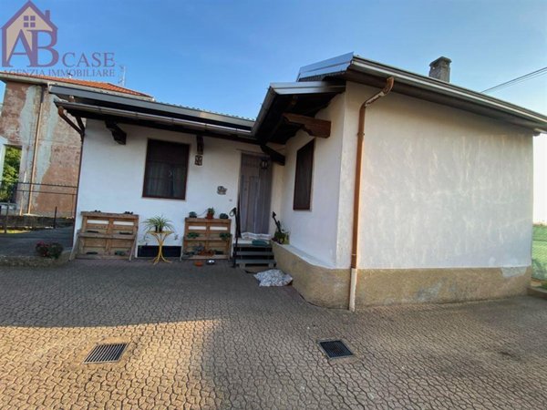 casa indipendente in vendita a Gambolò