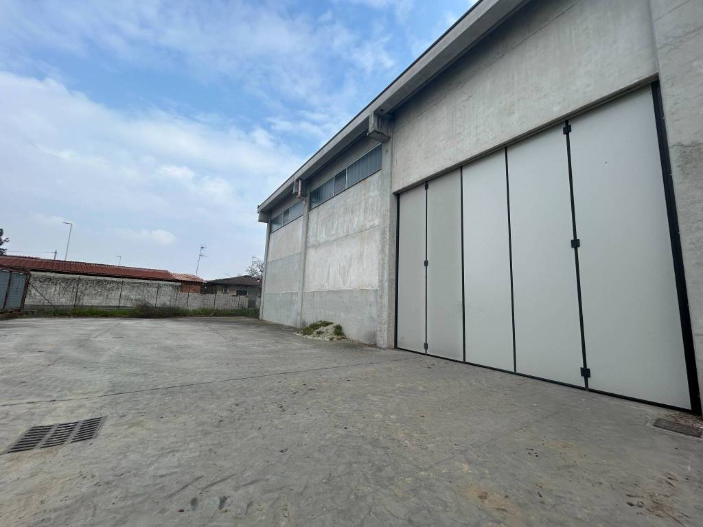 locale commerciale in vendita a Gambolò