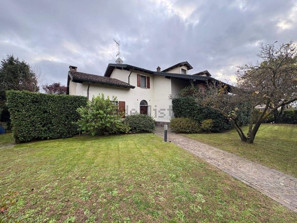 casa indipendente in vendita a Gambolò