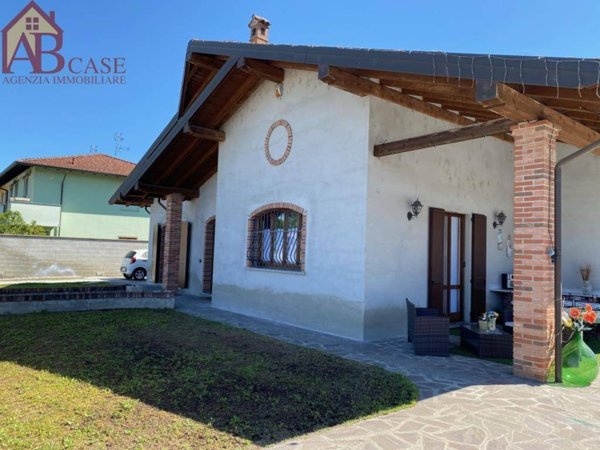 casa indipendente in vendita a Gambolò