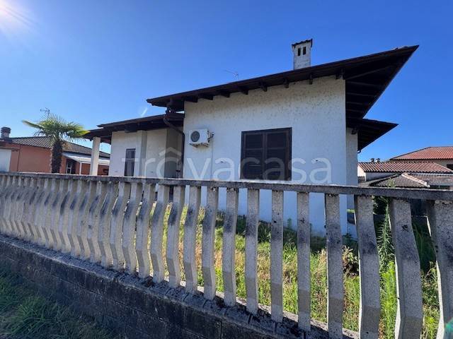 casa indipendente in vendita a Gambolò