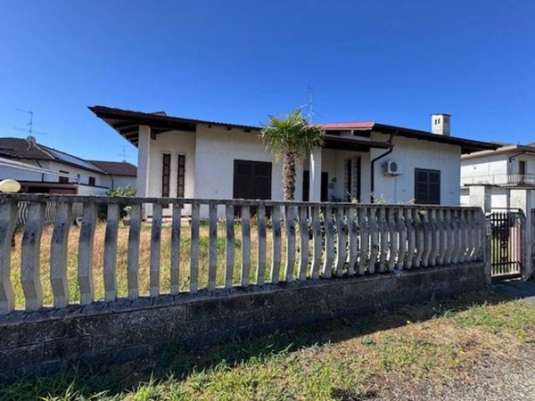casa indipendente in vendita a Gambolò