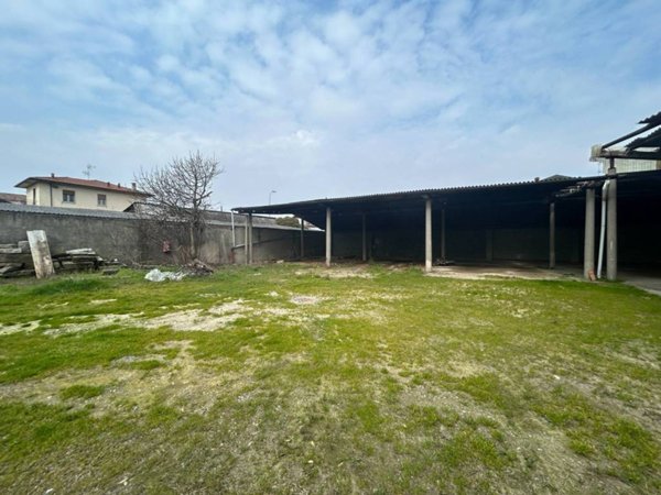 terreno edificabile in vendita a Gambolò