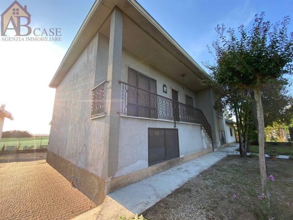 casa indipendente in vendita a Gambolò in zona Belcreda