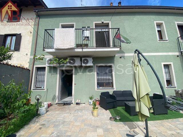 casa indipendente in vendita a Gambolò