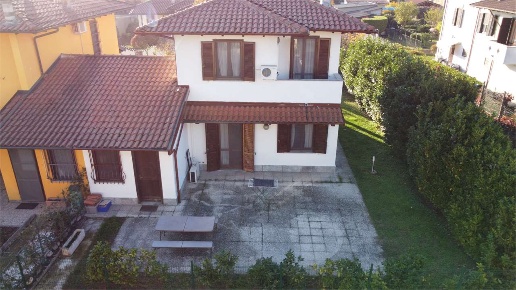 casa indipendente in vendita a Gambolò