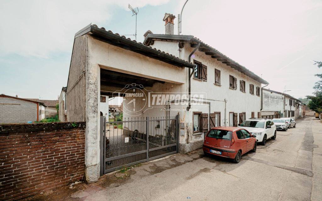 casa indipendente in vendita a Gambolò in zona Garbana