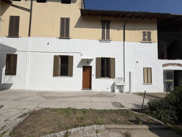 casa indipendente in vendita a Gambolò
