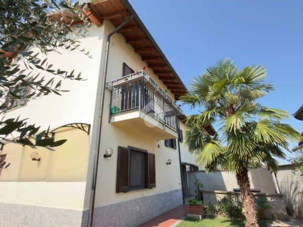 casa indipendente in vendita a Gambolò in zona Remondò