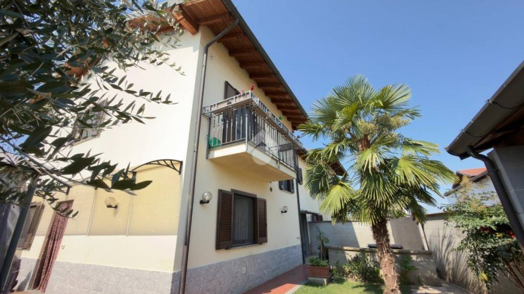 casa indipendente in vendita a Gambolò in zona Remondò