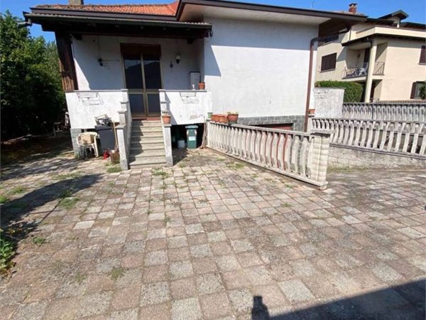 casa indipendente in vendita a Gambolò