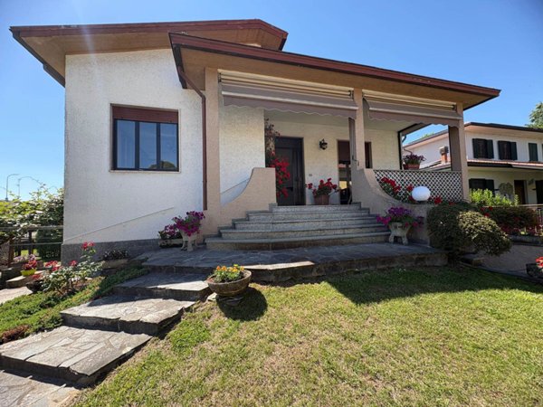 casa indipendente in vendita a Gambolò in zona Remondò