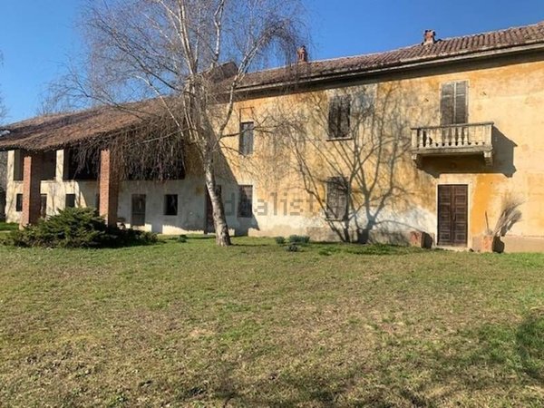 pentavano in vendita a Gambolò in zona Remondò