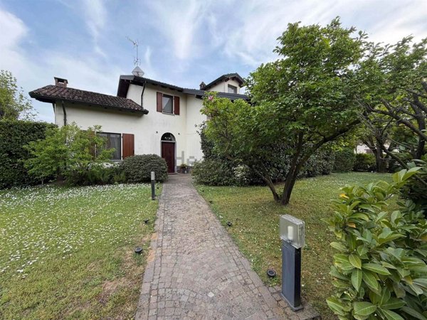 casa indipendente in vendita a Gambolò