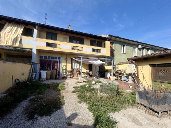 casa indipendente in vendita a Gambolò in zona Remondò