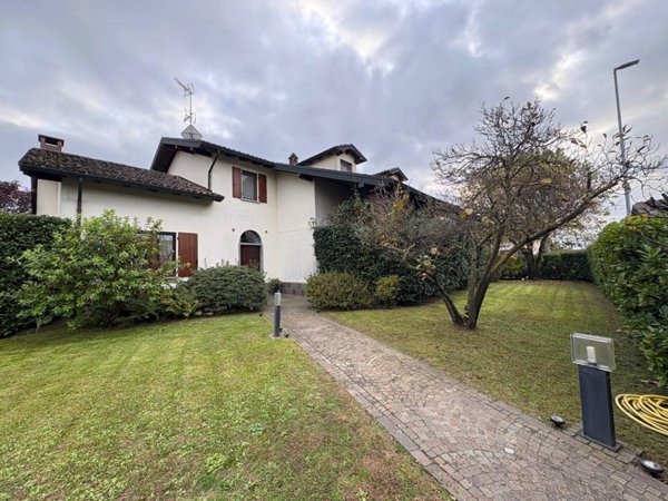 casa indipendente in vendita a Gambolò