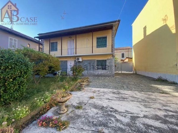 casa indipendente in vendita a Gambolò