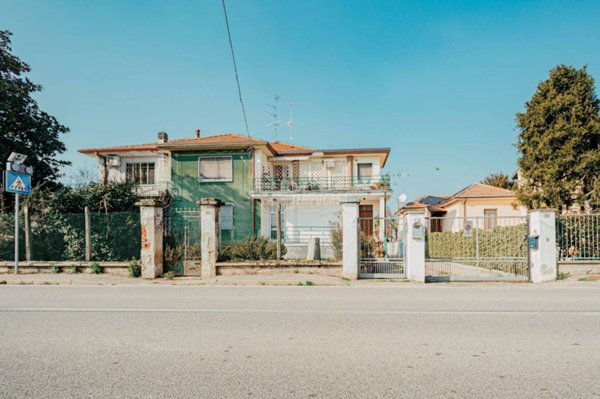 casa indipendente in vendita a Garlasco in zona San Biagio