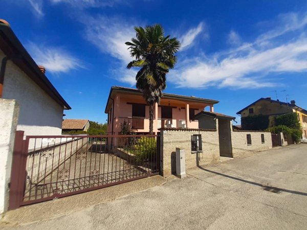 casa indipendente in vendita a Garlasco in zona San Biagio