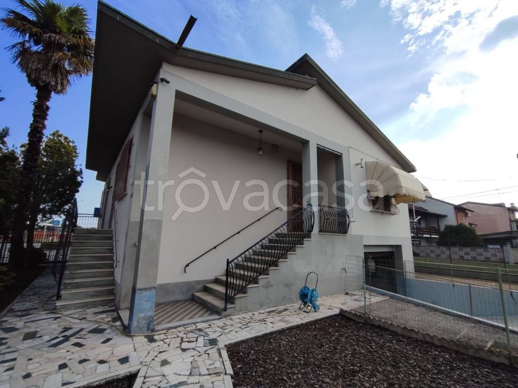 casa indipendente in vendita a Garlasco