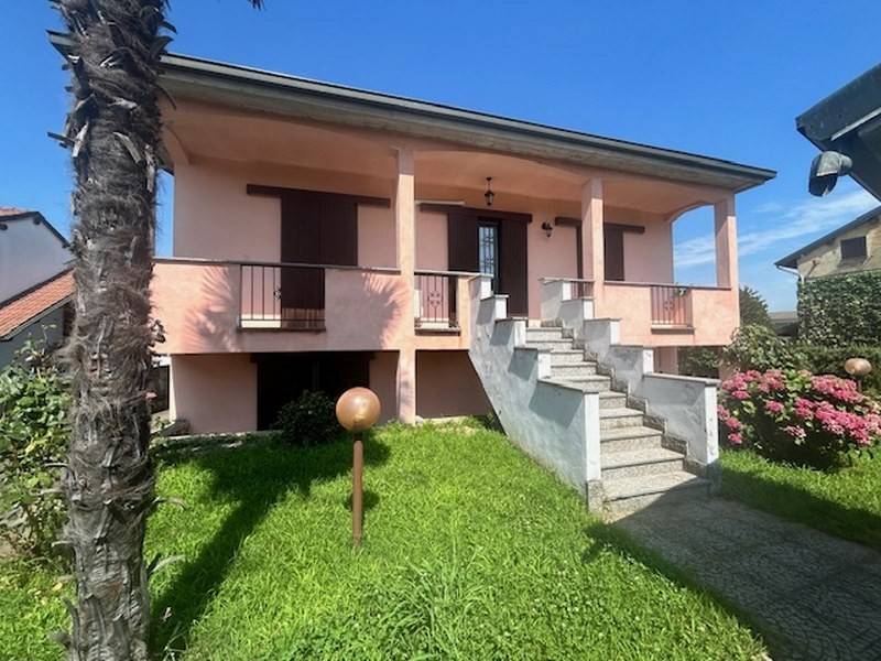 casa indipendente in vendita a Garlasco in zona San Biagio