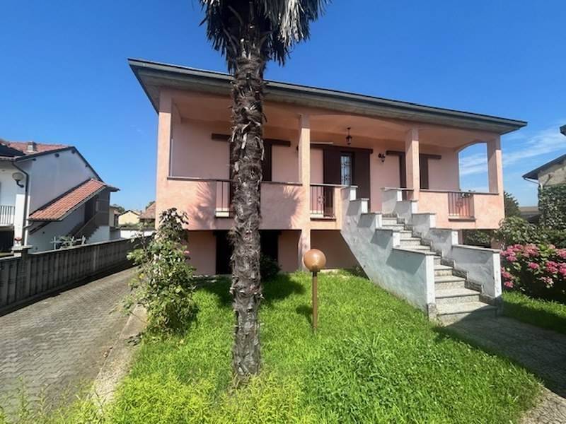 casa indipendente in vendita a Garlasco in zona San Biagio