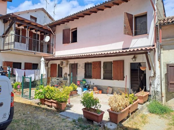 casa semindipendente in vendita a Garlasco in zona San Biagio