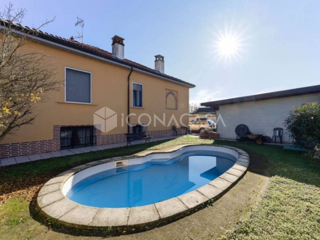 casa indipendente in vendita a Garlasco in zona Bozzola