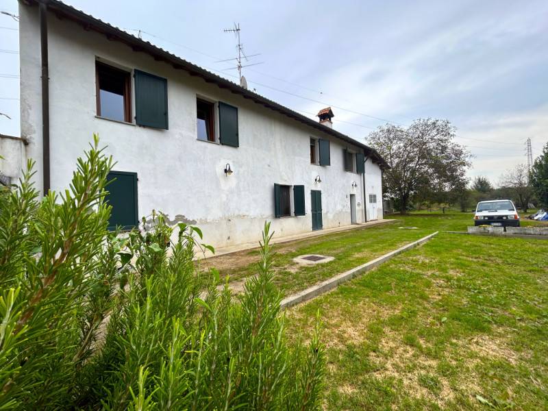 casa indipendente in vendita a Garlasco in zona Bozzola