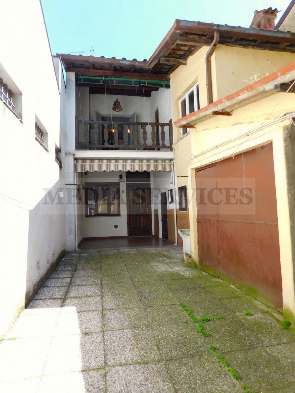 casa indipendente in vendita a Garlasco in zona Bozzola