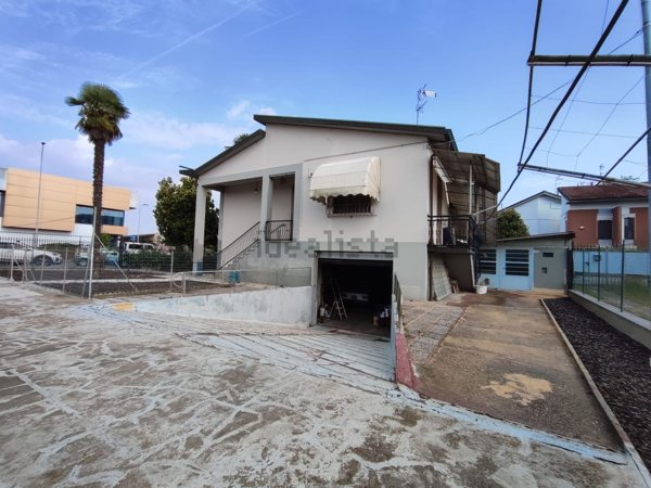 casa indipendente in vendita a Garlasco