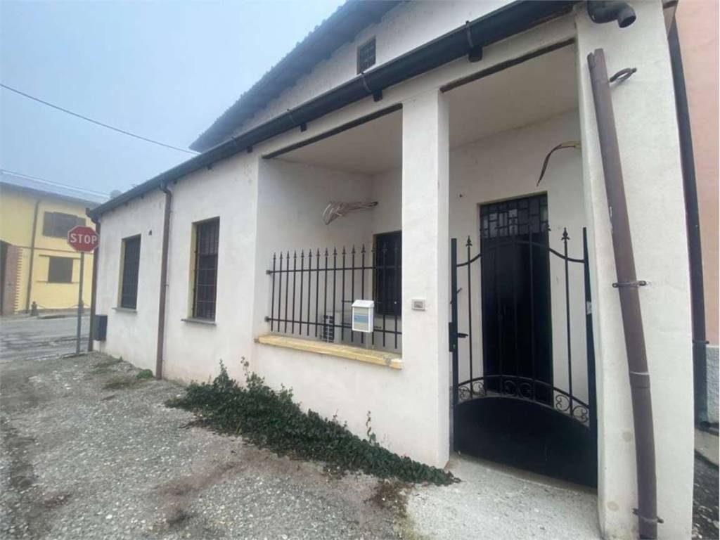 negozio in vendita a Garlasco