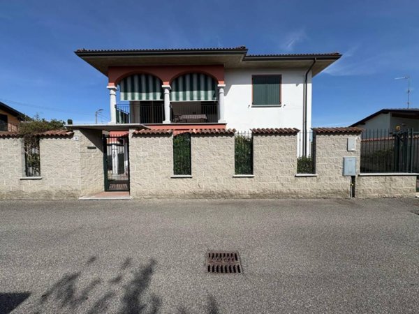 casa indipendente in vendita a Garlasco