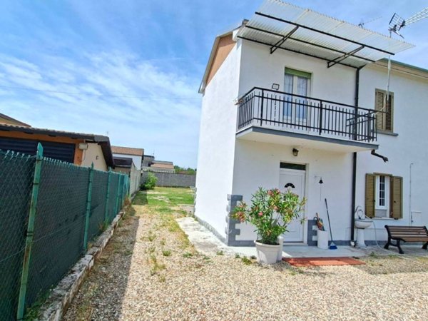 casa indipendente in vendita a Garlasco in zona Bozzola