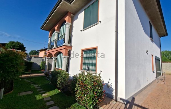 casa indipendente in vendita a Garlasco in zona Bozzola