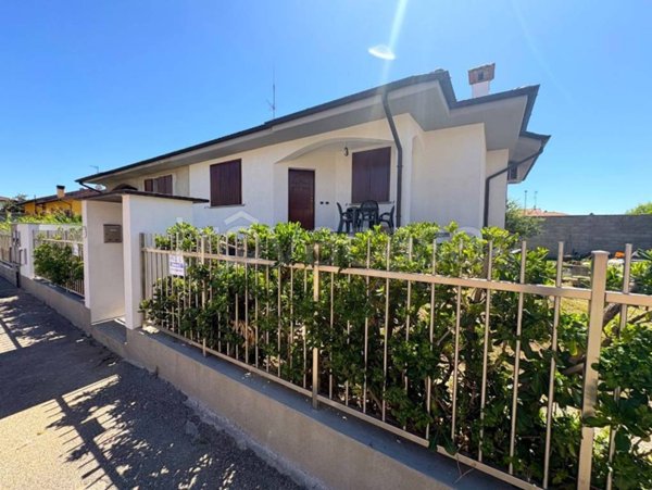 casa indipendente in vendita a Garlasco in zona Bozzola